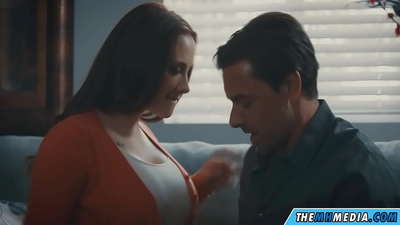 Sexo romántico cunha boa nai tetona