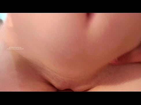 ❤️ Durmindo no cuarto da miña irmá e así espertei Porno duro en nós ️❤