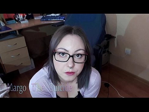 ❤️ Moza sexy con lentes chupa un consolador profundamente ante a cámara Porno duro en nós ️❤
